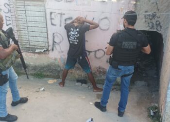 POLÍCIA CIVIL PRENDE INDIVÍDUO COM DROGAS EM AÇÃO INVESTIGATIVA NO BAIRRO MOISÉS REIS, EM EUNÁPOLIS