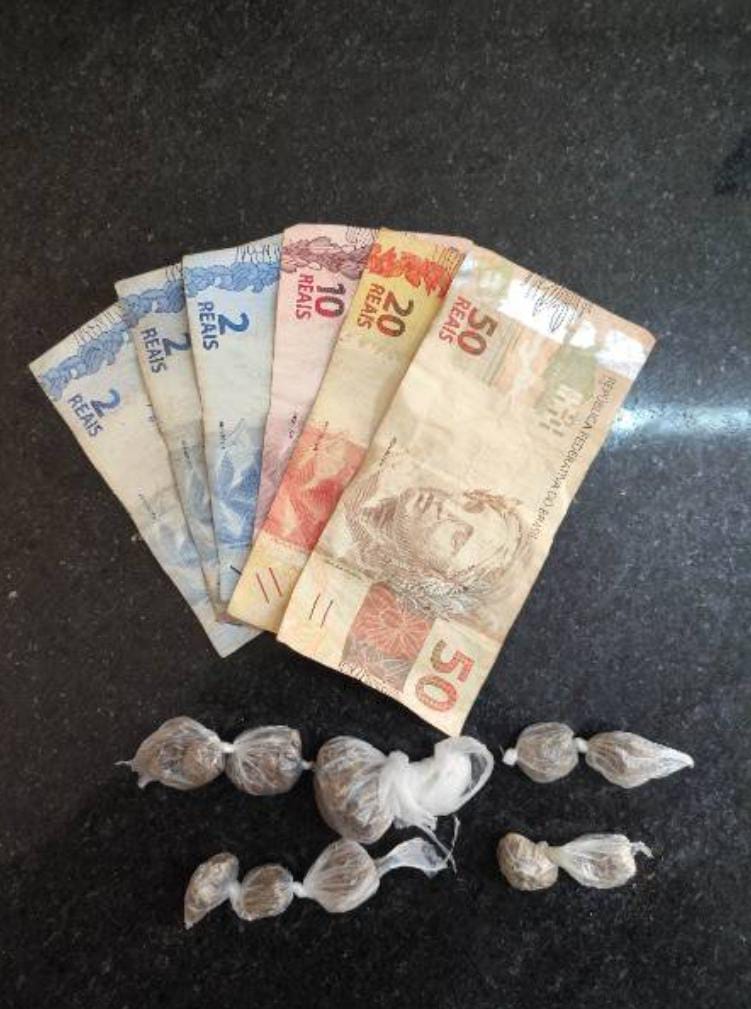 PMBA apreende drogas no bairro Arnaldão em Eunápolis