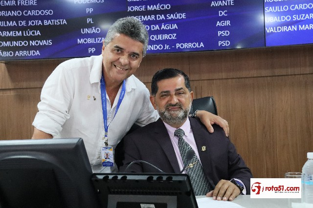 Dos 15 vereadores presentes nesta sessão 09/10, apenas 9 disseram presente, à convocação do presidente Valdiram Marques.