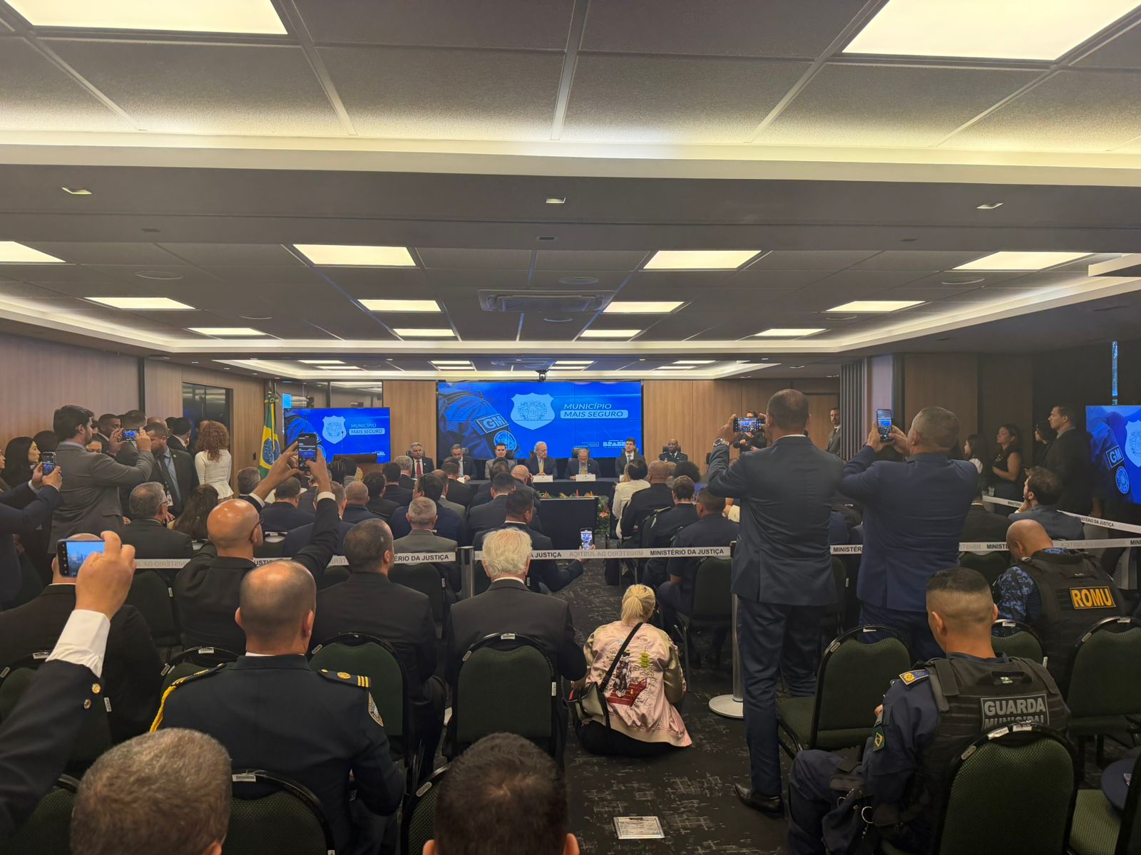 Porto Seguro marca presença e conquista melhorias no lançamento do Programa Município Mais Seguro, em Brasília