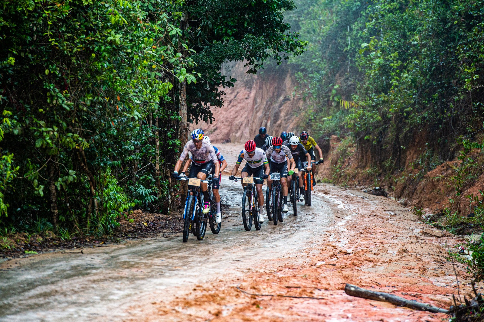Tiago Ferreira é tetracampeão da Brasil Ride Bahia 2025; Monica Calderón conquista título inédito na elite feminina
