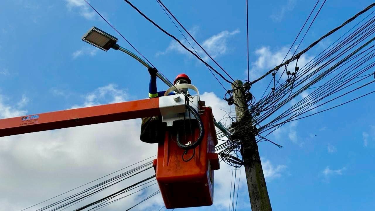 Prefeitura de Eunápolis mantém intensificada ações de iluminação pública e chega ao Bairro Delta Park