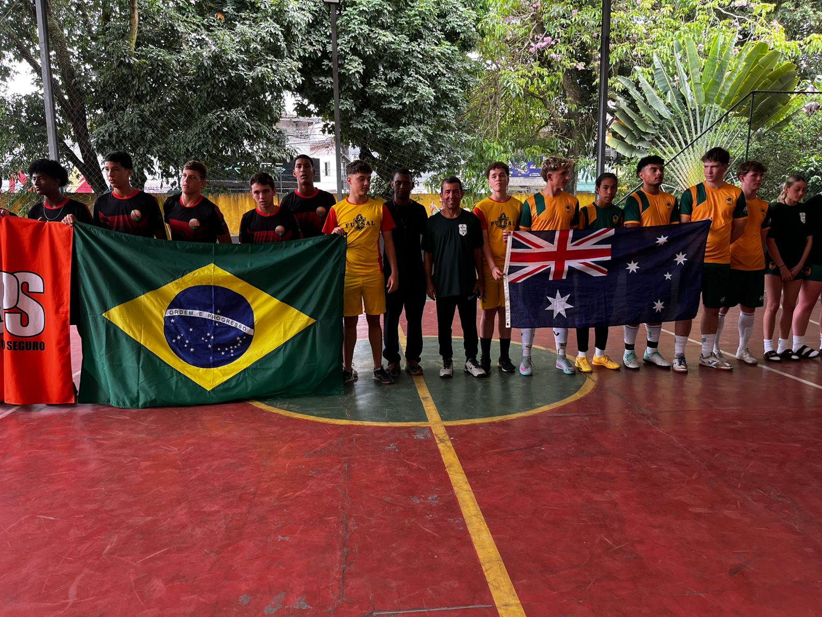 Atletas australianos desembarcam em Porto Seguro para vivência inédita no futsal