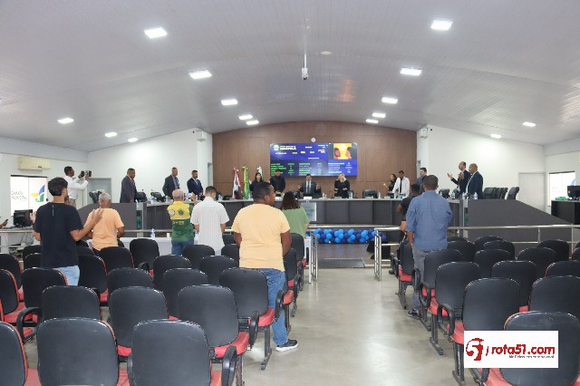 Na sessão antecipada da Câmara de Vereadores, poucos discursos, mas muitas cobranças por falta de atitudes de secretários e responsáveis por setor especializado…