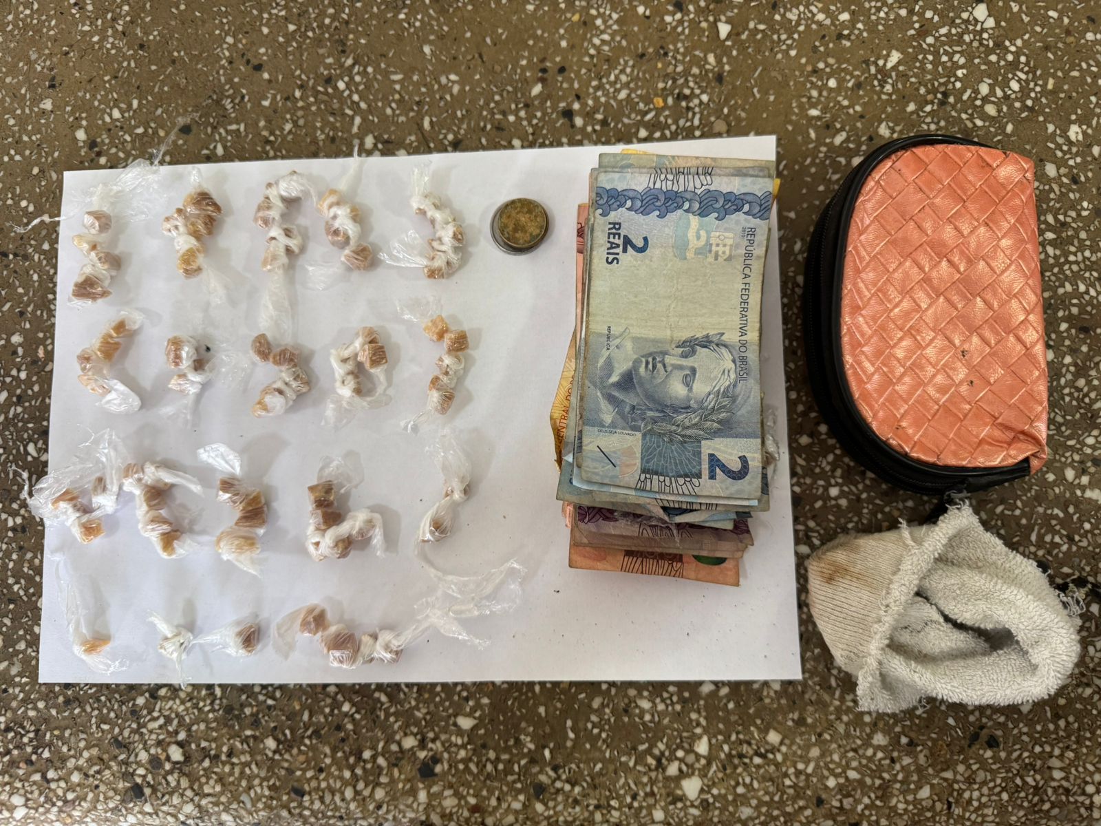 Polícia Militar prende casal por tráfico de drogas, resistência e desacato em Teixeira de Freitas