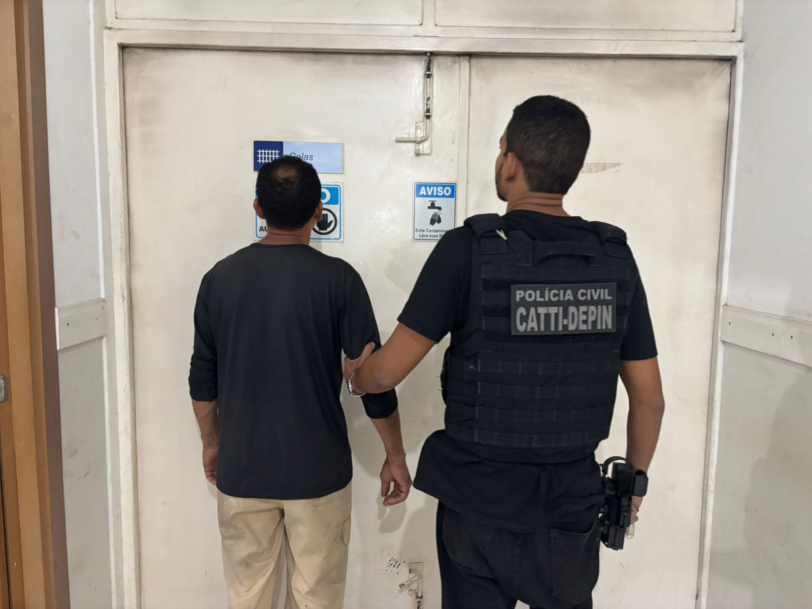 POLÍCIA CIVIL PRENDE EM FLAGRANTE DELITO, HOMEM RESPONSÁVELPOR FURTOS DE FIOS DE COBRE NO MUNICÍPIO DE PORTO SEGURO E REGIÃO