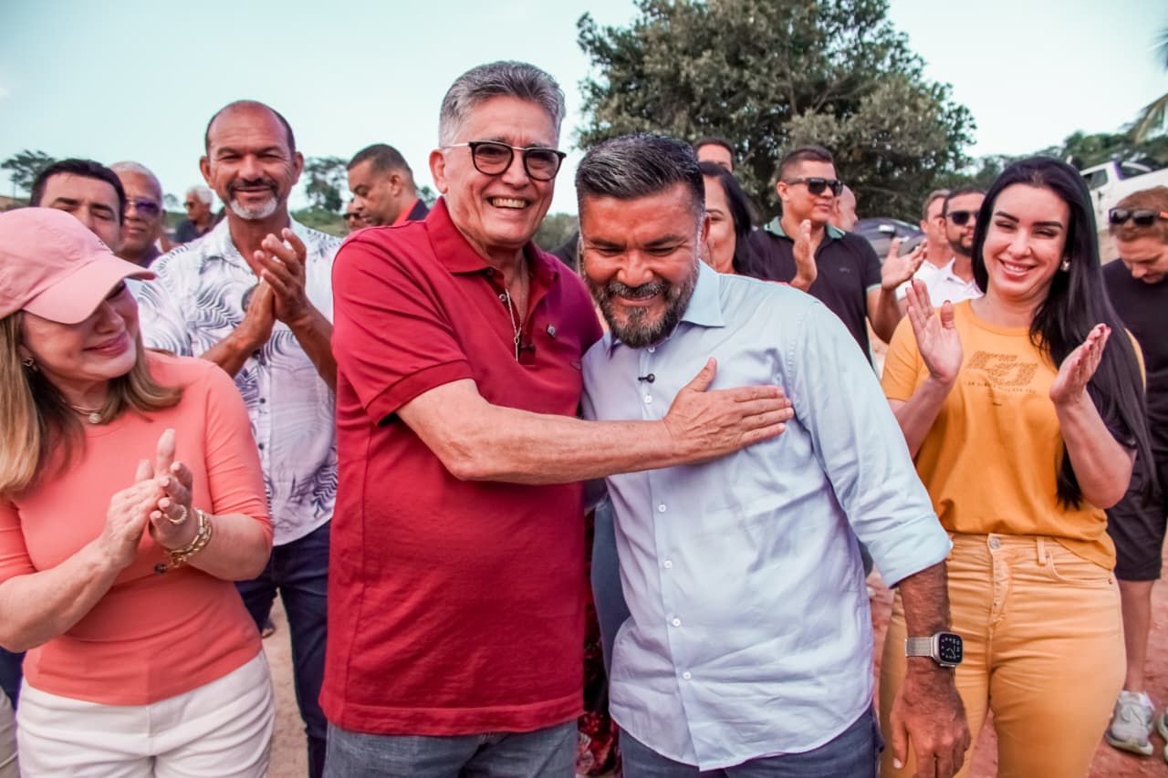 Prefeito Jânio Natal vistoria obras da Ponte para o Litoral Sul ao lado de vice-prefeito Paulinho e autoridades municipais