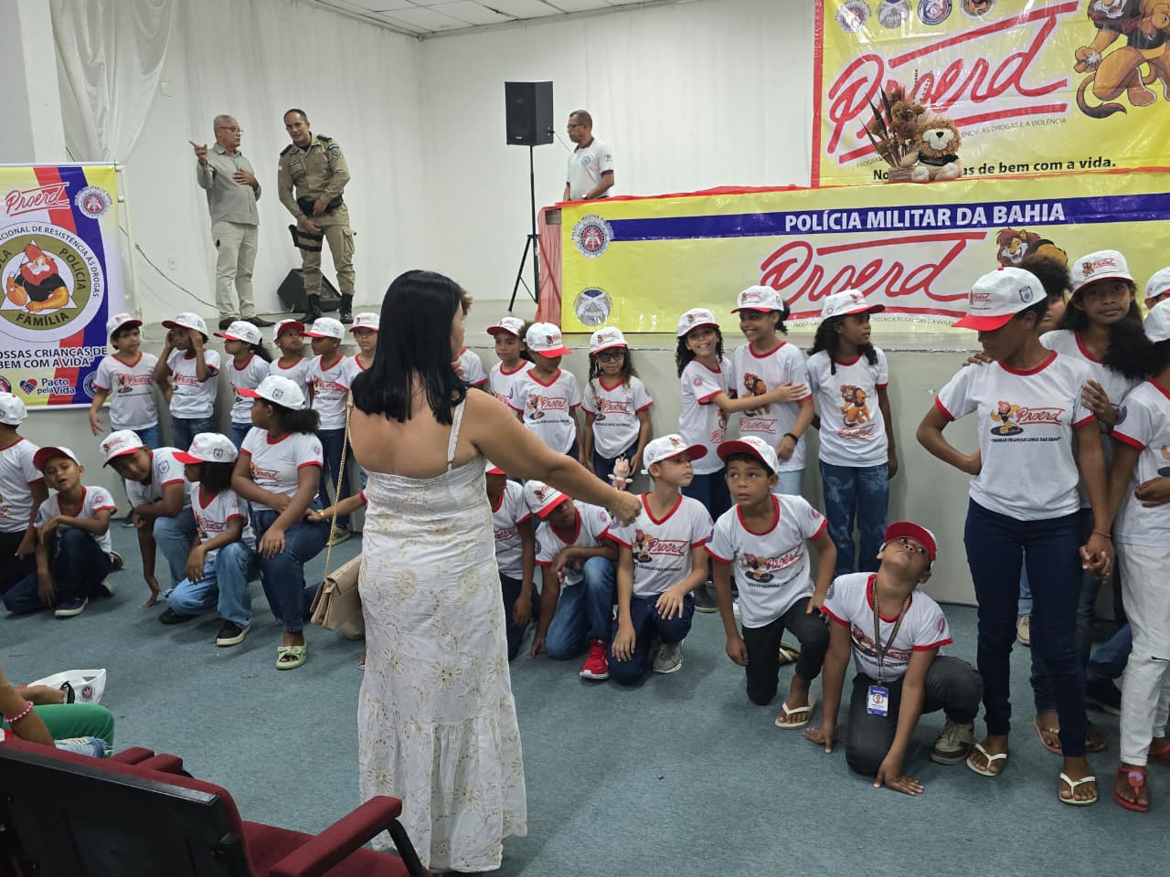 PMBA REALIZA FORMATURA DO PROERD COM 440 CRIANÇAS EM ITAMARAJU