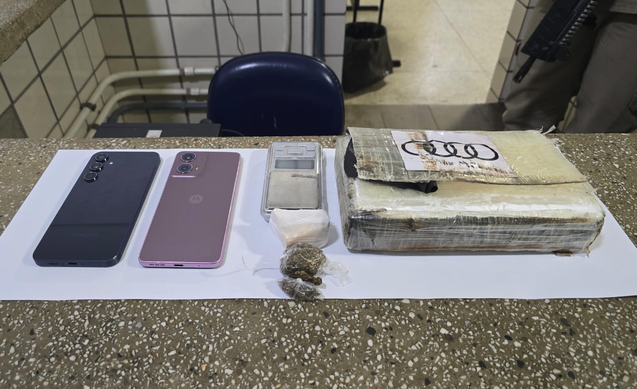 Polícia Militar prende homem com um quilo de cocaína em Teixeira de Freitas