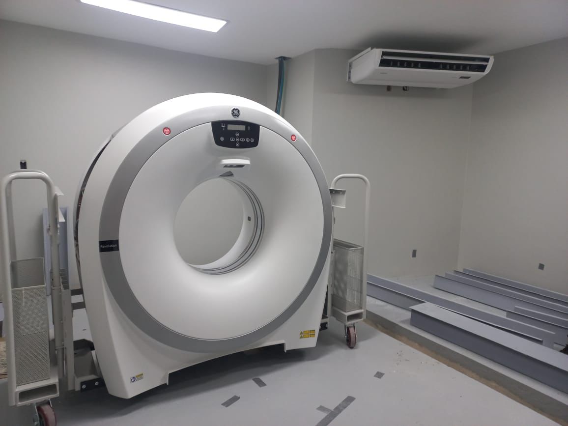 Novo tomógrafo chega ao Hospital Geral de Eunápolis por meio de parceria entre Estado e Município