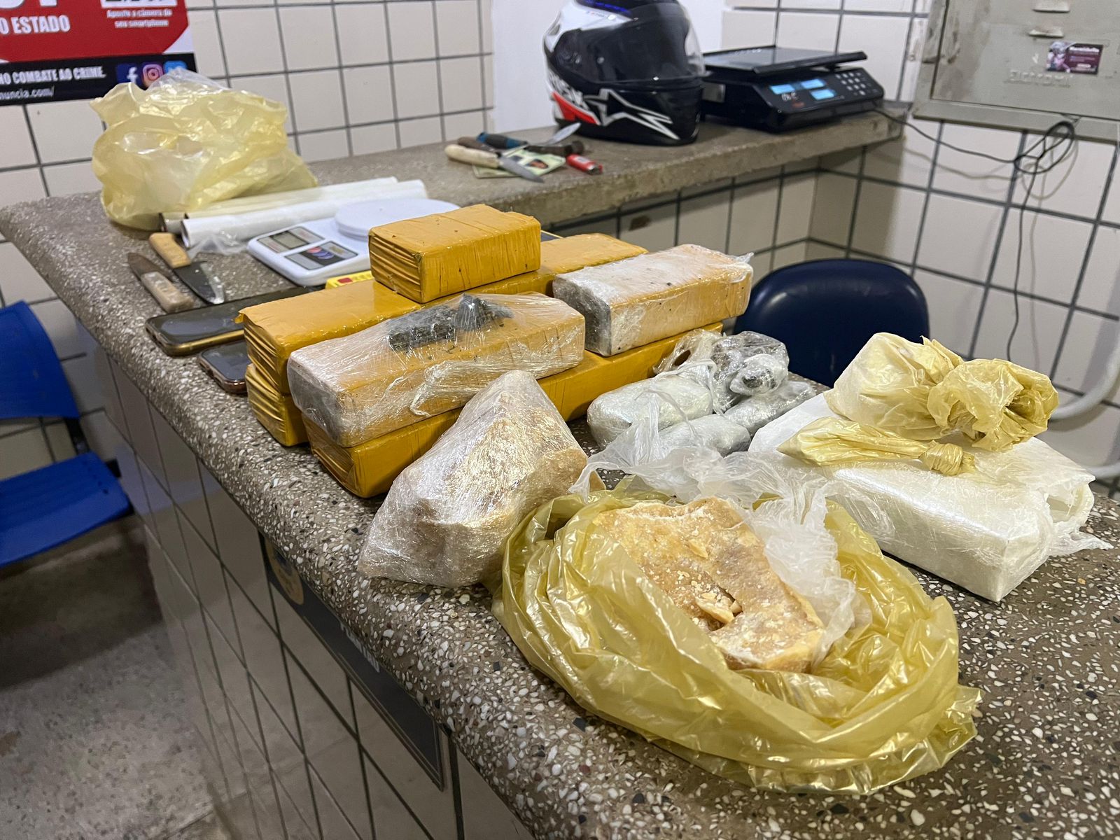 POLICIAIS DA OPERAÇÃO PEGASUS APREENDEM GRANDE QUANTIDADE DE DROGAS EM TEIXEIRA DE FREITAS