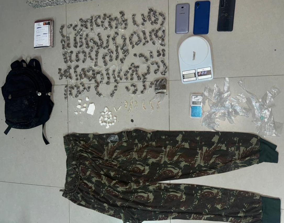 PMBA apreende drogas no bairro Moisés Reis em Eunápolis