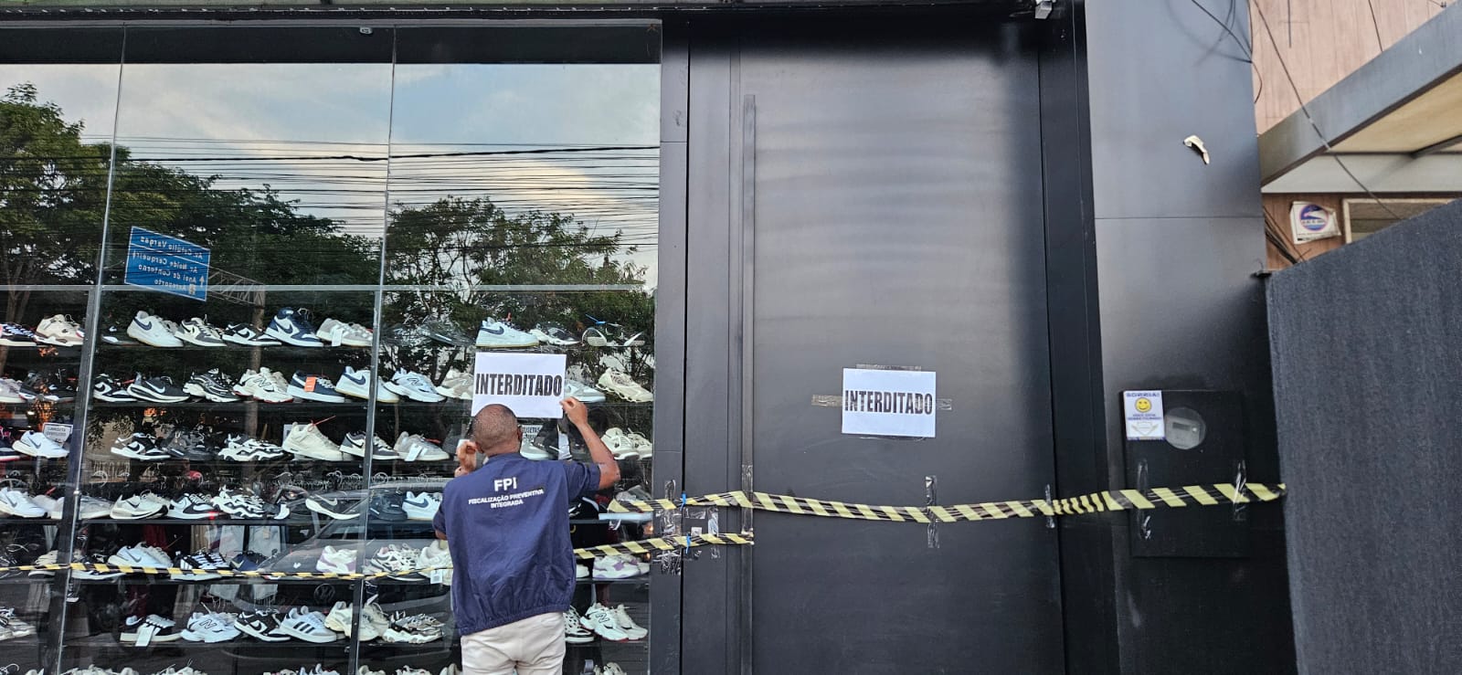 Polícia Civil apreende mais de R$ 2 milhões em produtos falsificados durante a Operação Contraface em Feira de Santana