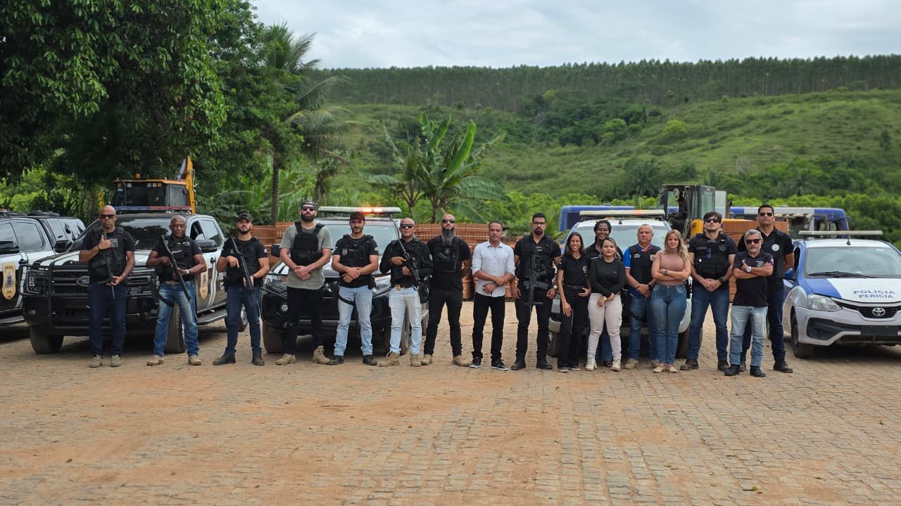 EUNÁPOLIS/BA – Polícia Civil incinera mais de 350 quilos de drogas e grande quantidade de materiais ligados ao tráfico