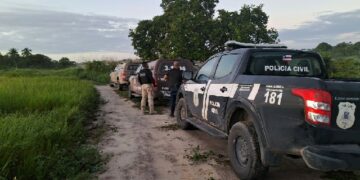 POLÍCIA CIVIL PRENDE NA TARDE DESTA QUINTA-FEIRA NA CIDADE DE BELMONTE DOIS HOMENS ENVOLVIDOS COM O TRÁFICO DE DROGAS, SENDO UM DELES INVESTIGADO INCLUSIVE POR TENTATIVA POR HOMICÍDIO