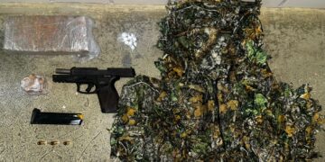 PMBA apreende arma de fogo e drogas na cidade de Alcobaça