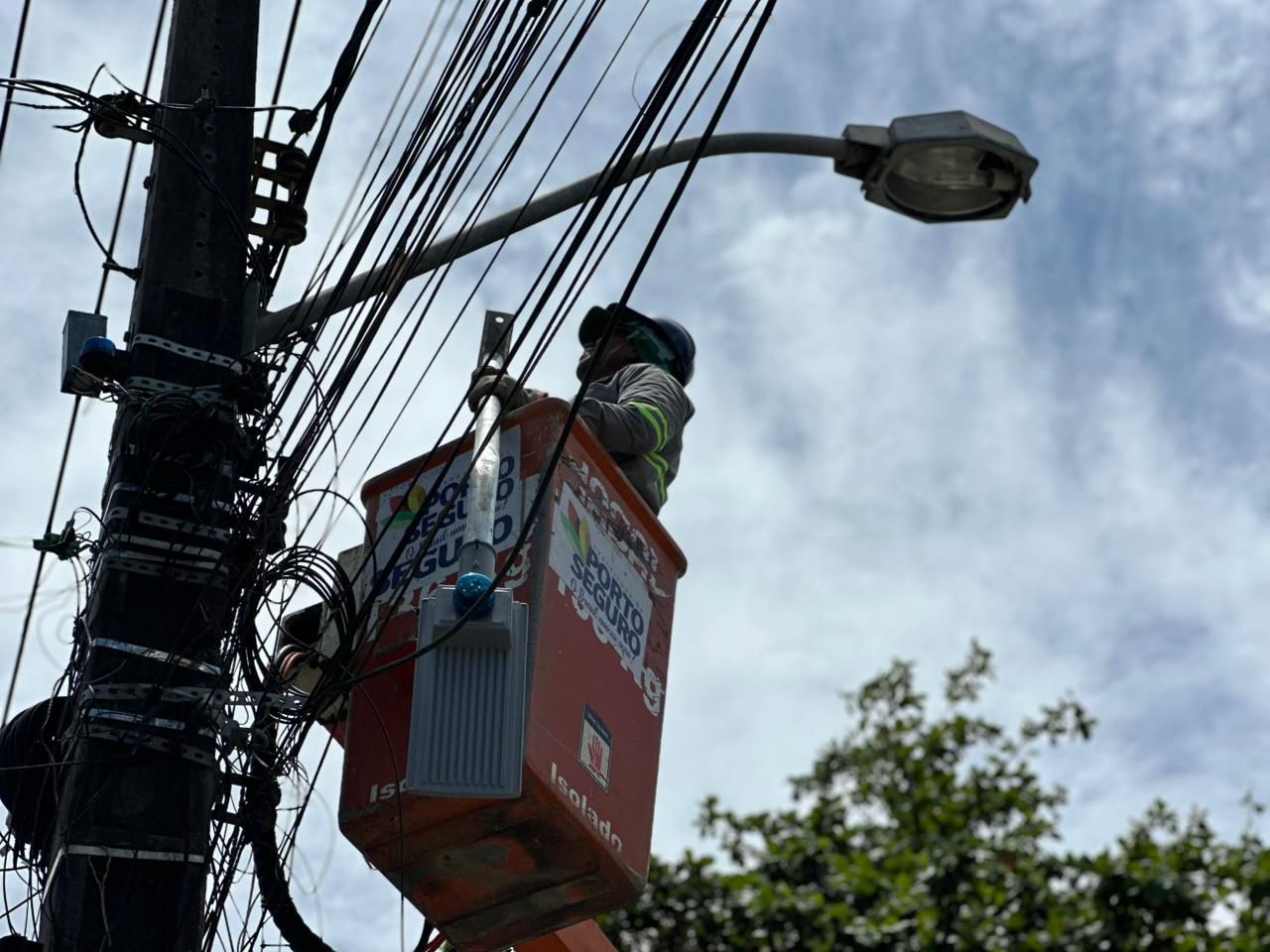 Quedas de energia afetam comunidade de Trancoso e região;  Coelba acusa redes clandestinas
