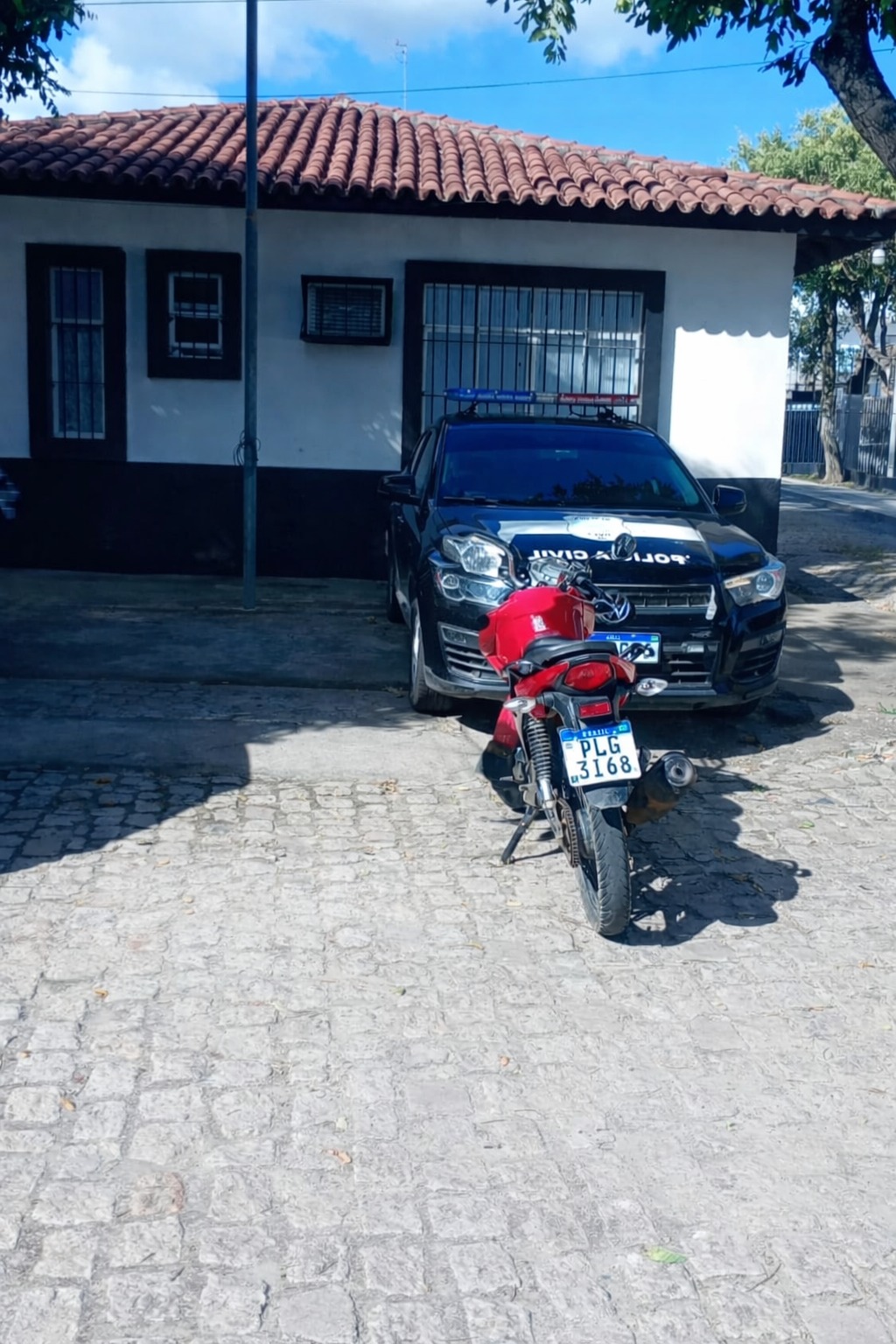 Polícia Militar prende homem e recupera motocicleta com restrição de em Teixeira de Freitas