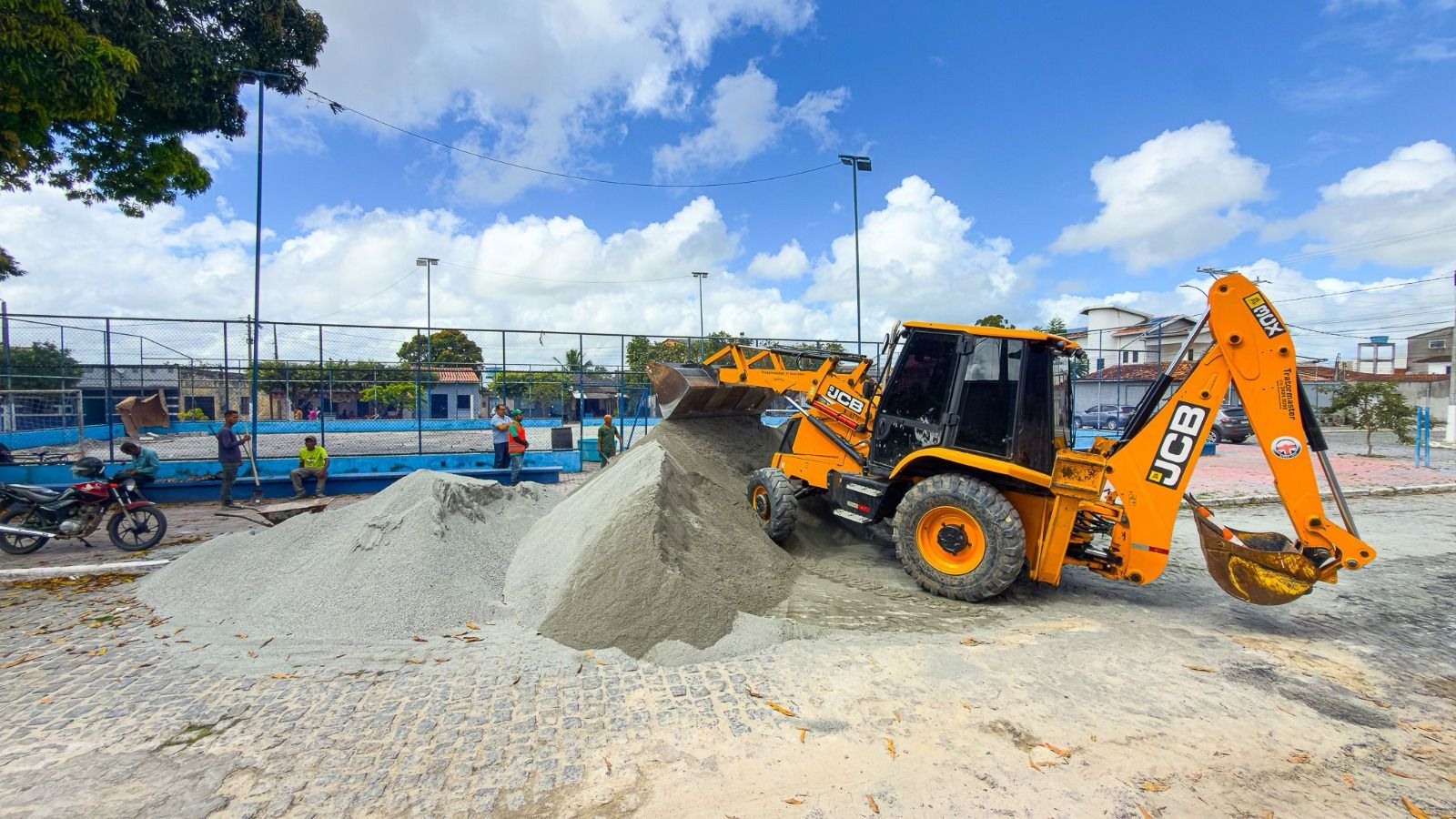 Prefeitura de Eunápolis investe na requalificação de praças e modernização das quadras esportivas