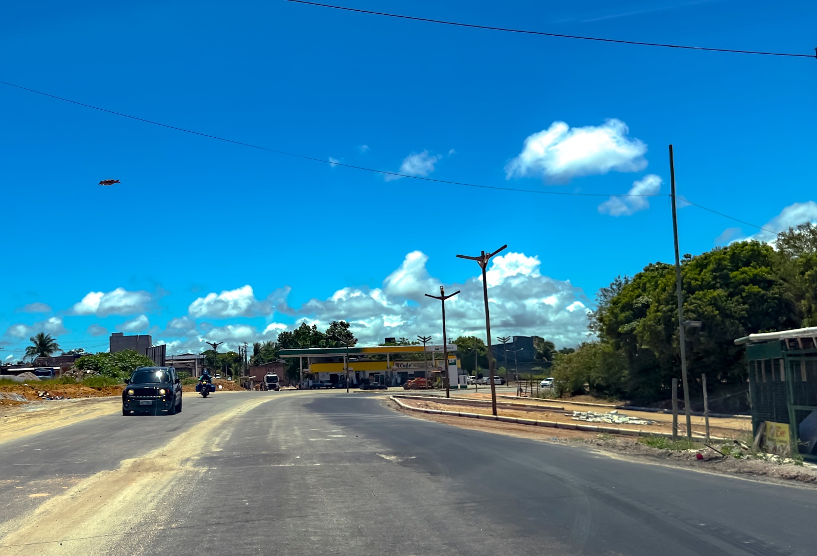 Obras da ciclovia do Anel Viário avançam com aterro e terraplanagem na altura dos bairros Xurupita e Mundaí