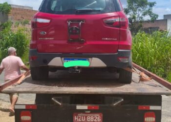 POLICIAIS MILITARES DO 28º BPM, RECUPERAM VEÍCULO E PRENDEM TRAFICANTES E DROGAS