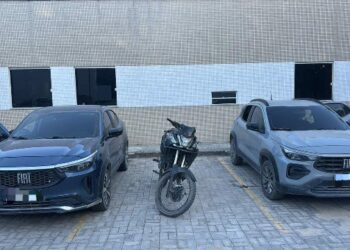 PMBA APREENDE TRÊS VEÍCULOS COM RESTRIÇÃO DE FURTO/ROUBO