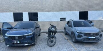 PMBA APREENDE TRÊS VEÍCULOS COM RESTRIÇÃO DE FURTO/ROUBO