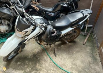 PMBA APREENDE VEÍCULO COM RESTRIÇÃO DE FURTO/ROUBO