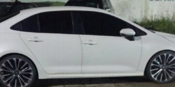 Carro de luxo é apreendido na BR-101 como parte da Operação Martelo