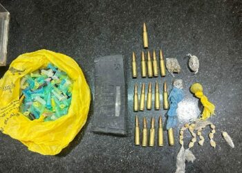 PMBA apreende drogas, carregador e munições de fuzil em Eunápolis