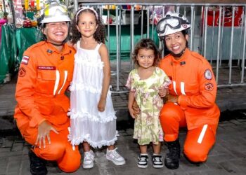 Psirico arrasta multidão e marca o quarto dia de Carnaval em Porto Seguro
