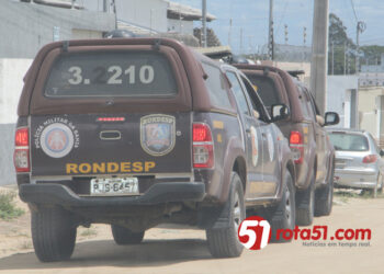 Policiais Militares do 28º BPM, cumprem mandados, apreendem arma e munições e evitam sequestro.