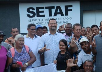 O STTR e trabalhadores da agricultura familiar recebem o secretário Osni Cardoso da SDR