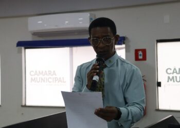 Na 1ª sessão ordinária de 2026, a oposição bateu no prefeito sem dó nem piedade.