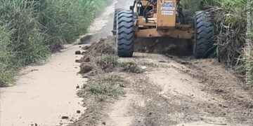 Estradas vicinais na região dos distritos de Vale Verde e Vera Cruz recebem manutenção