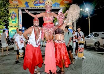 Carnaval Cultural de Porto Seguro começou no axé do bloco Brasil Chama África e  do Rasta Chinela