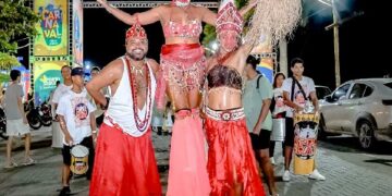 Carnaval Cultural de Porto Seguro começou no axé do bloco Brasil Chama África e  do Rasta Chinela