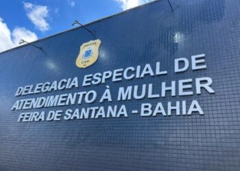 Delegada interrompe agressões e prende homem em flagrante por violência doméstica em Feira de Santana