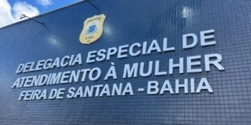 Delegada interrompe agressões e prende homem em flagrante por violência doméstica em Feira de Santana
