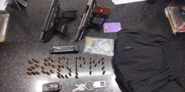 PM APREENDE ARMAS, CARRO ROUBADO E ESTA TODO MUNDO PAGANDO SEUS PECADOS.