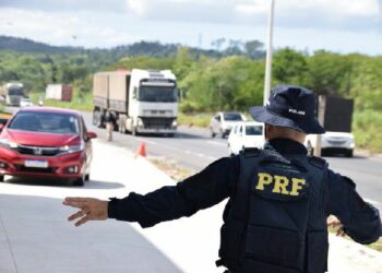 PRF recupera veículos roubados e resgata pessoa desaparecida