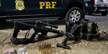 POLÍCIA RODOVIÁRIA FEDERAL apreende armas e munições em Vitória da Conquista.