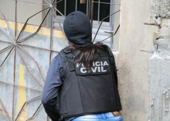 Homem é preso após amputar dedos da companheira no município de Barra