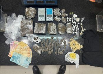 PMBA APREENDE DROGAS