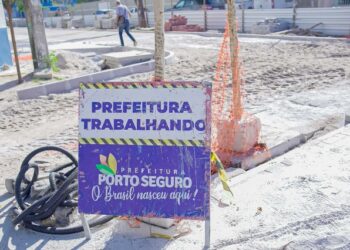 Obras da segunda etapa da revitalização da Rua Pero Vaz de Caminha avançam no Centro de Porto Seguro