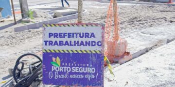 Obras da segunda etapa da revitalização da Rua Pero Vaz de Caminha avançam no Centro de Porto Seguro