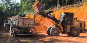 Secretarias de Obras e Litoral Sul intensificam patrolamento na Estrada dos Búfalos e de Caraíva