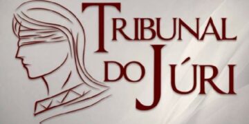 Todos a postos, mas a cadeira estava vazia, pela ausência do réu, não houve julgamento.
