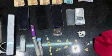 PMBA APREENDE DROGAS E MATERIAL DO TRÁFICO