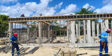 Obras de novas escolas e creche seguem em ritmo acelerado em Porto Seguro com recursos próprios